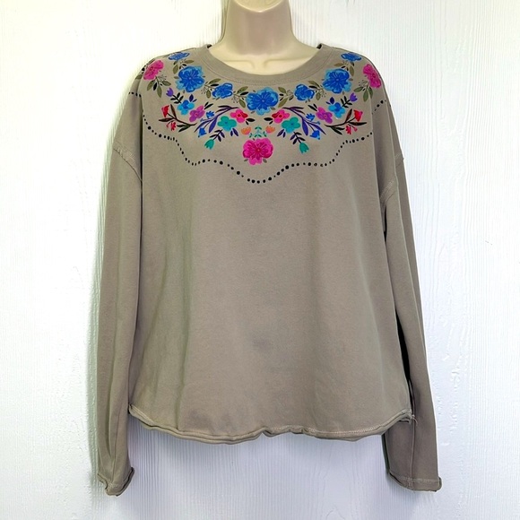 Natural Life - Maia Light Grey Floral Neckline Oversized Sweatshirt Size Medium - Picture 2 of 10